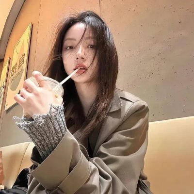 绿杨移作两家春